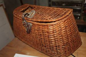 lot 792 image: Fish Basket