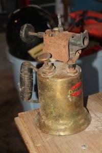 lot 1005 image: Vintage Champion Hand Torch