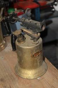 lot 1006 image: Vintage Dunlap Hand Torch