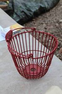 lot 1012 image: Egg Basket