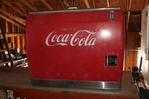 lot 620 image: Vintage Coca-Cola Cooler