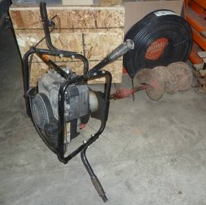 Two man 10 Earthquake Auger Briggs 6.75hp  works