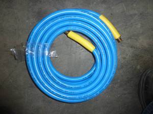 Nice new roll of 38 3000psi air hose