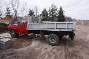 lot 1 image: 1991 Ford F-450 XLT Super Duty Lariat Dually Dump Truck