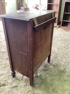 Vintage 4 drawer dresser