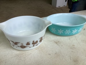Vintage Pyrex and misc serving trays