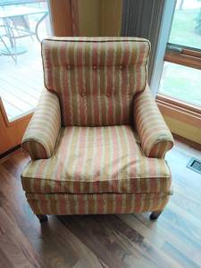 lot 100 image: Vintage Armchair