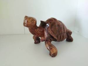 lot 105 image: Hand Carved Wood Turtle