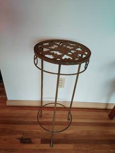 lot 122 image: Vintage Metal Plant Stand