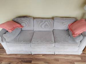 lot 130 image: Carrolls Fine Furniture Sleeper Sofa