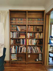 lot 50 image: Vintage Bookshelf