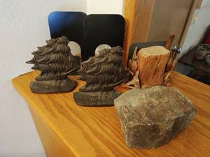 lot 66 image: Collection of Bookends