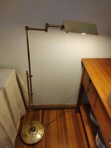 lot 79 image: Brass Swing Arm Floor Lamp