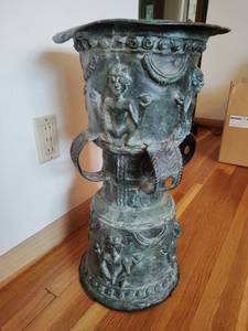 lot 14 image: Metal End Table Plant Stand