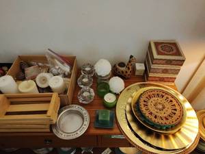 lot 218 image: Collection of Candles & Dcor