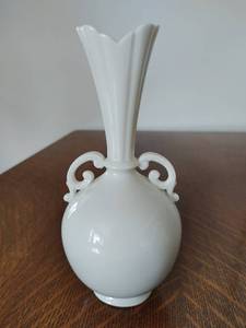 lot 221 image: Lenox Vase