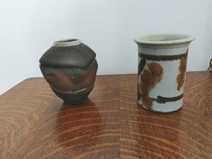 lot 27 image: 2 Studio Stoneware Ceramic Pottery Pieces