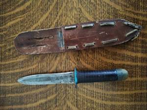 lot 37 image: Old Spear Point Dagger Knife w Sheath