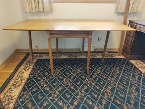 lot 2 image: Mid Century Modern Table