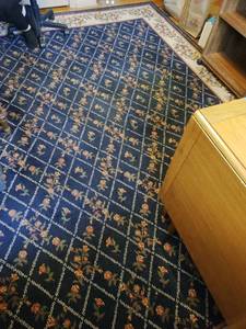 lot 419 image: Large Area Rug