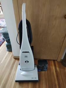 lot 426 image: Riccar Vibrance Vacuum with Vacuum Bags