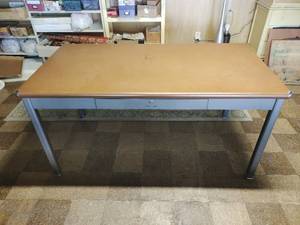 lot 432 image: Vintage Metal TableDesk