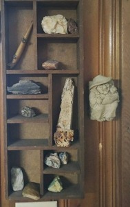 lot 433 image: Rocks & Drawer Shelf
