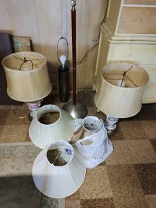 lot 451 image: Collection of Vintage Lamps & Shades