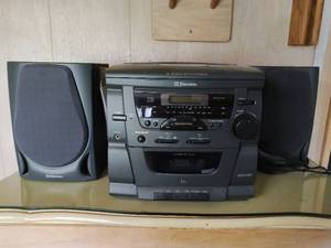lot 452 image: Emerson 3 Disc Stereo
