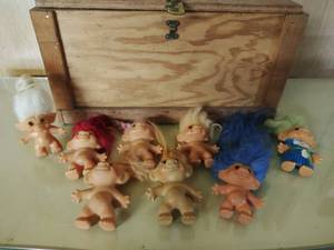 lot 461 image: Collection of Trolls in Wood Box