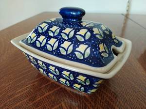 lot 235 image: Polish Pottery Lidded Dish