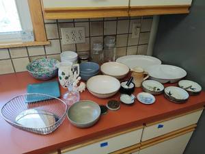 lot 239 image: Collection of Misc. Dishes- Mainly Vintage