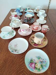 lot 243 image: Collection of Tea Cups and Saucers