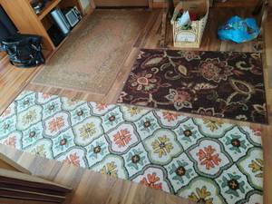 lot 251 image: Three Rugs