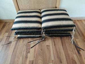 lot 253 image: Collection of Patio Chair Cushions
