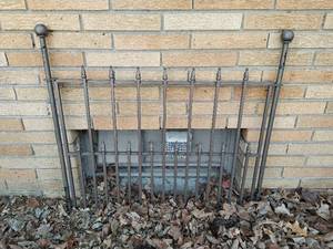 lot 270 image: Metal Grate Yard Art