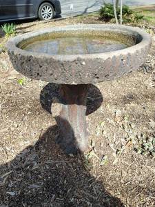 lot 273 image: Bird Bath