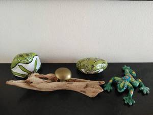 lot 277 image: Hand painted Frog Rocks