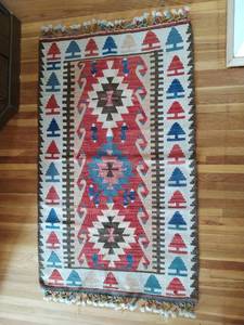 lot 278 image: Handmade Rug