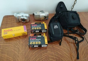 lot 48 image: Collection of Camera Equipment
