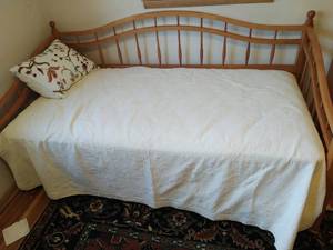 lot 177 image: Day Bed