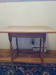 lot 180 image: End Table