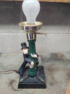 lot 348 image: Vintage Lamp