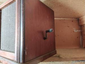 lot 371 image: Old Phone  1