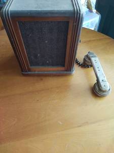 lot 372 image: Old Phone  2
