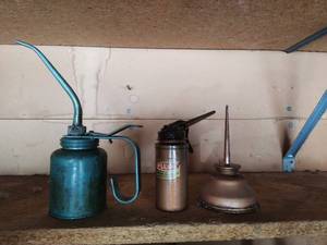 lot 375 image: Oil Cans
