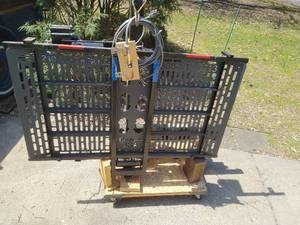lot 389 image: Scooter Lift  1