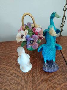 lot 555 image: Ceramic Dcor