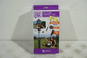 lot 113 image: NEW ReTrak Picture Perfect Selfie Stick Kit