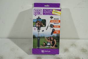 lot 121 image: NEW ReTrak Picture Perfect Selfie Stick Kit